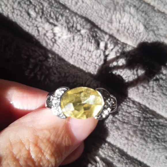 (8)💥Oval Canary Yellow💛 Centre Rhinestone Ring💥 - Picture 4 of 6